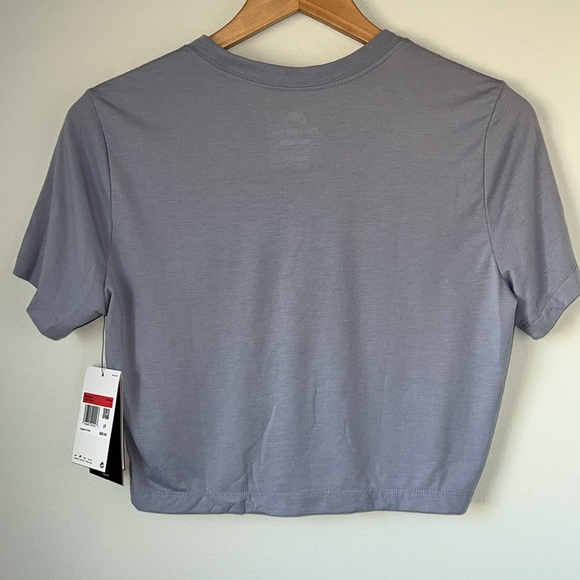 Nike Women's Essential Slim Fit Cropped T-Shirt - Picture 6 of 8